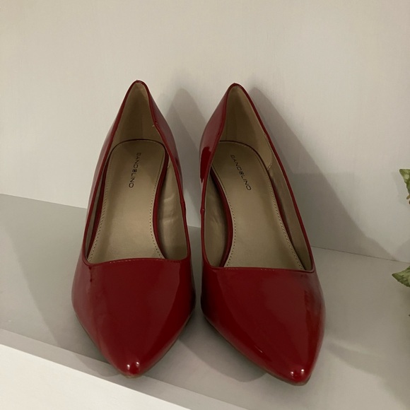 Red pointed toe heels - Picture 3 of 4
